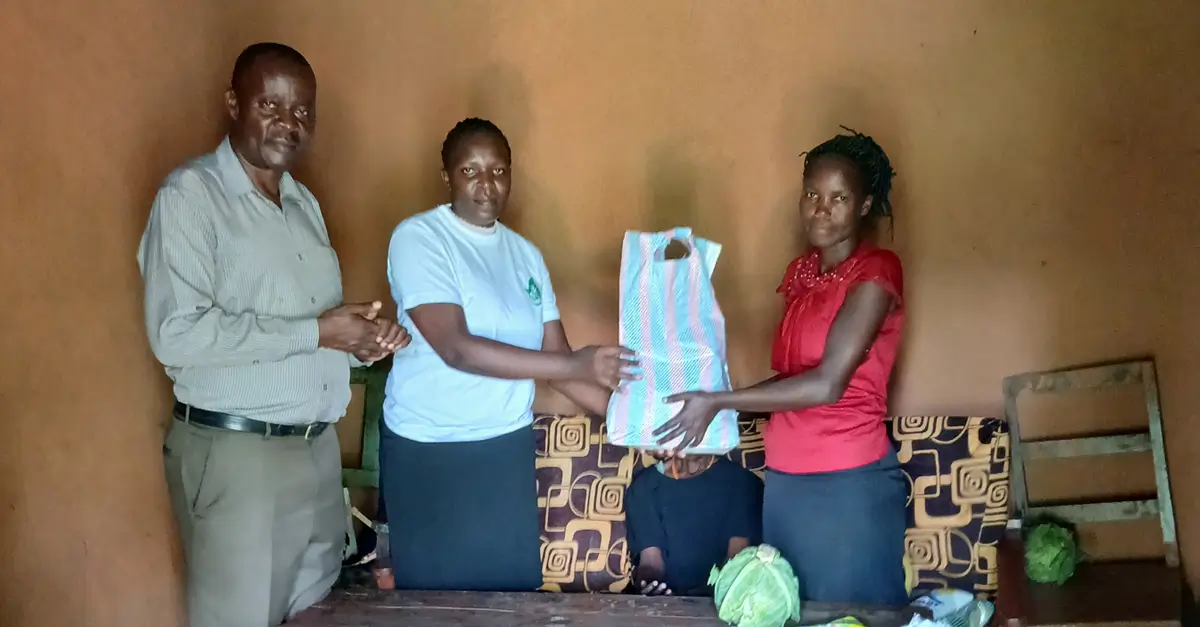 Food donation to Kemunto Mariera